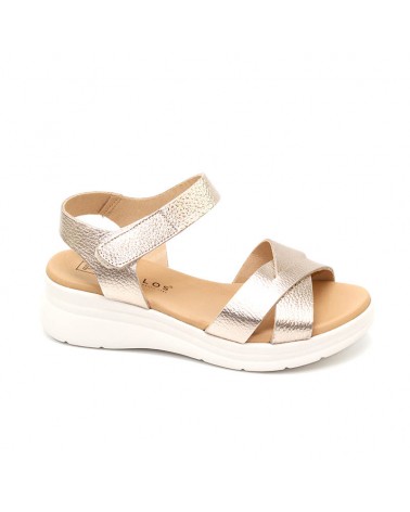 Sandalia de velcro en piel...