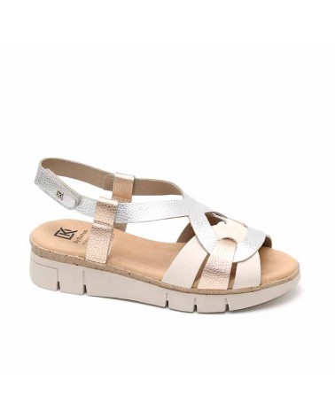 Sandalia de velcro en piel...